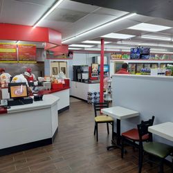 Z Burger - Restaurant more open to adjacent convenience store