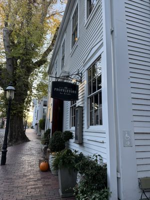 The Proprietors Bar & Table by null