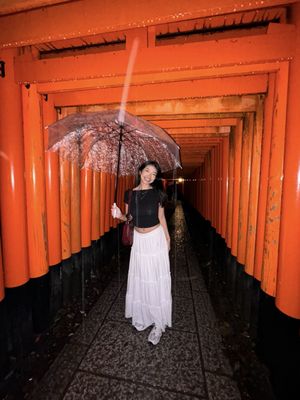 Senbon Torii (Thousand Torii Gates) by null
