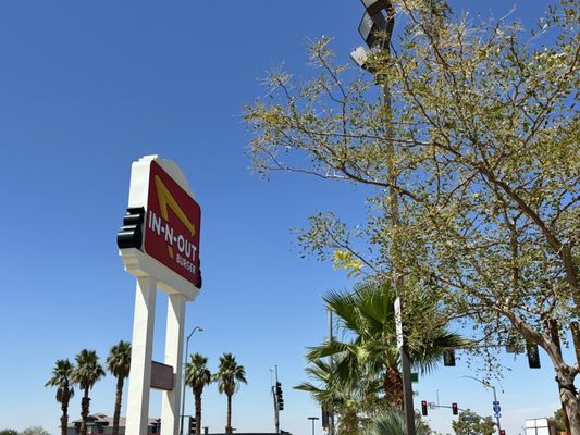 In-N-Out Burger by null