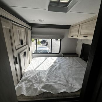 El Monte RV Rentals - Master bedroom - RV Rental Near Me - Dublin, California