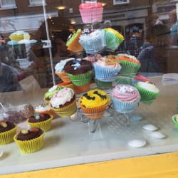 Kooky's Cupcakery - Window display