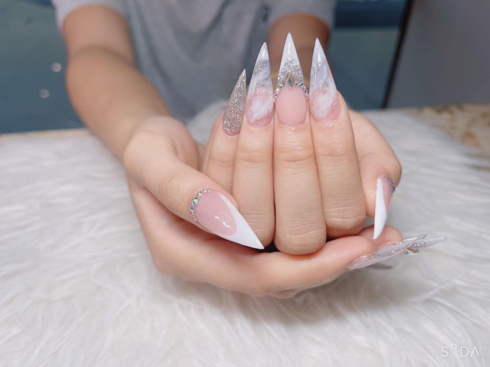 Cherry Nail Salon Logo