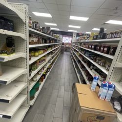 El-Refaey Mediterranean Market - Inside