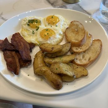 Cafe de Fleur - Bacon et oeufs (bacon and eggs) - French Near Me - Auburn, Alabama Cafe de Fleur - Bacon et oeufs (bacon and eggs) - French Near Me - Auburn, Alabama