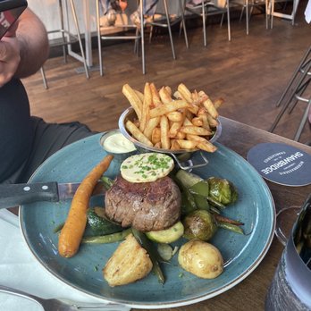 Saint-Sau - Fillet Mignon - Gastropubs Near Me - Saint-Sauveur, Quebec