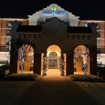 Hyatt Place - front entrance at night - Hotels Near Me - Fort Worth, Texas Hyatt Place - front entrance at night - Hotels Near Me - Fort Worth, Texas