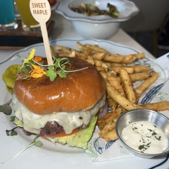 Sweet Maple - California burger - Breakfast & Brunch Near Me - Cupertino, California