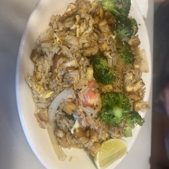 The Smiling Elephant - Fried rice with tofu - Thai Near Me - Nashville, Tennessee The Smiling Elephant - Fried rice with tofu - Thai Near Me - Nashville, Tennessee