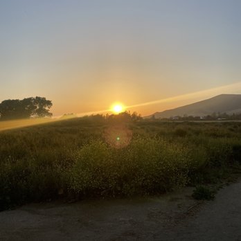 Lake Skinner - Lake Skinner doesn't disappoint with the beautiful sunsets. - Boating Near Me - Winchester, California