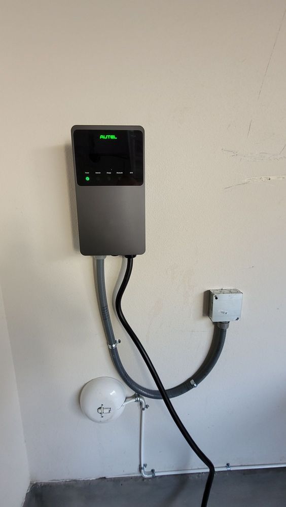 Slide of CZ Electric Licensed Electrical Contractor