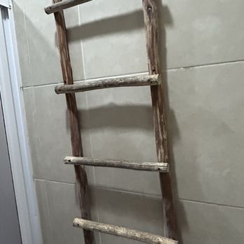 Hostel Natura - Dirty moldy stinky ladder for your towels. Yuck. - Hostels Near Me - Cancún, ROO Hostel Natura - Dirty moldy stinky ladder for your towels. Yuck. - Hostels Near Me - Cancún, ROO