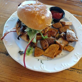 The Savory Grain - Chicken sandwich with their breakfast potatoes - New American Near Me - Richmond, Virginia The Savory Grain - Chicken sandwich with their breakfast potatoes - New American Near Me - Richmond, Virginia