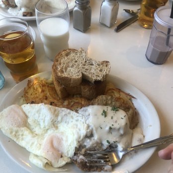 Broadway Diner - Amazing chicken and biscuits with gravy.  The best gravy!! - American Near Me - Baraboo, Wisconsin
