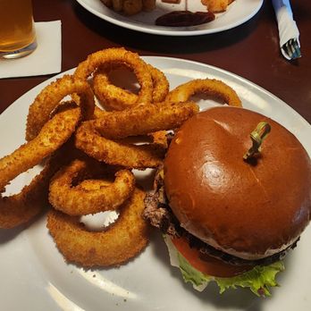 Fox & Hound - Schaumburg, IL - Onion rings and a cheeseburger. - American Near Me - Schaumburg, Illinois