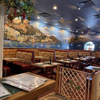 Mario's Italian Cafe - Dining area - Italian Near Me - Palm Desert, California Mario's Italian Cafe - Dining area - Italian Near Me - Palm Desert, California