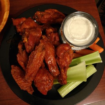 Duff's Famous Wings - 10 Wings - Medium sauce - American Near Me - Amherst, New York