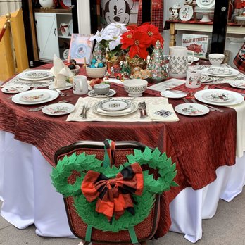 Disney Home - Disney Christmas table setting demo - Home Decor Near Me - Anaheim, California