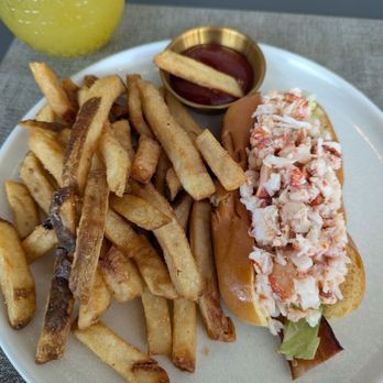 Roses Social - Lobster and shrimp roll with fries - Breakfast & Brunch Near Me - Toronto, Ontario Roses Social - Lobster and shrimp roll with fries - Breakfast & Brunch Near Me - Toronto, Ontario