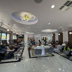 Glossy Nail Bar