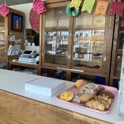 Bedoy's Bakery - Cute spot
