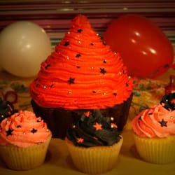 Indulgence Cupcake Company - Birthday Cupzilla - Large Cupcake Cake
