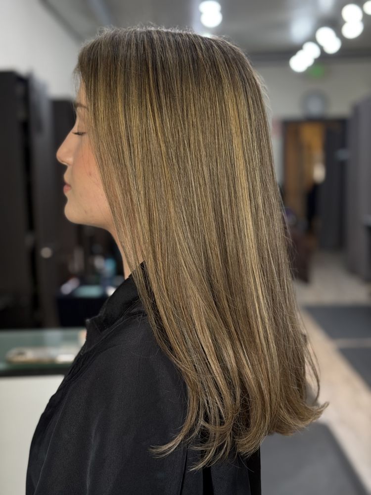 Rebecca Wraxall Hair Logo