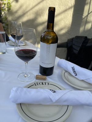 Lucky's Montecito by null