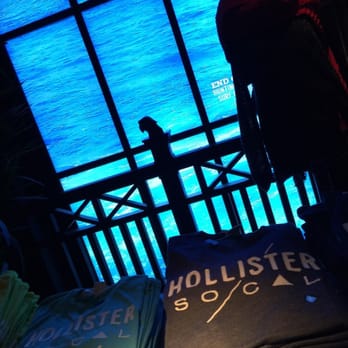 Hollister ララポート新三郷 Men S Clothing 新三郷ららシティ3 1 1 三郷市 埼玉県 Japan Phone Number Yelp