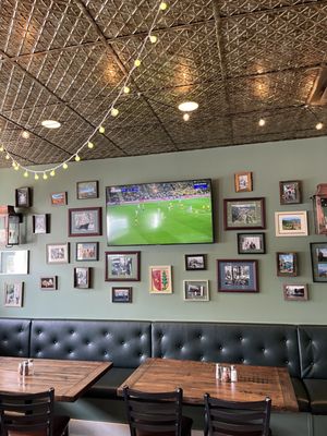 The Snug Irish Pub by null