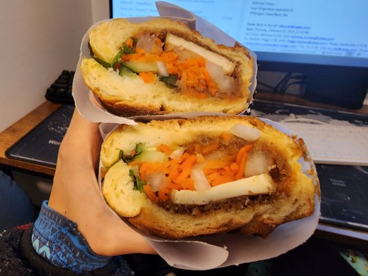 Banh Mi Zon by null