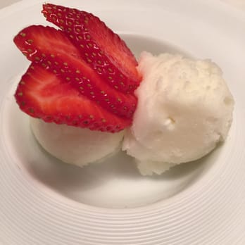 Papa Re - The lemon sorbet was flavorful and tart, just as it should be. - Italian Near Me - Bologna, BO