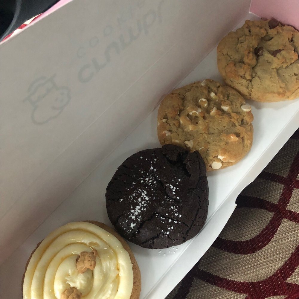 Crumbl - Naperville - Graham, molten choco, white chocolate, milk chocolate - Bakeries Near Me - Naperville, Illinois
