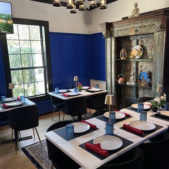 Elephant Indian Bar N Grill - Dining room. - Indian Near Me - Dallas, Texas
