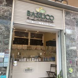 Basilico e Limone - Outside of gelateria