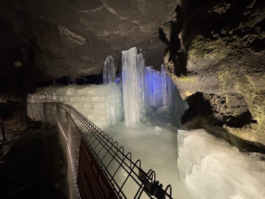 Fugaku Wind Cave by null