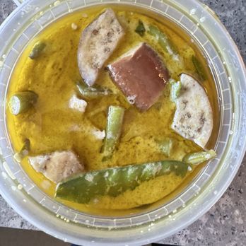 Thai Essence - Green Curry (the curry was oily) - Thai Near Me - Nutley, New Jersey
