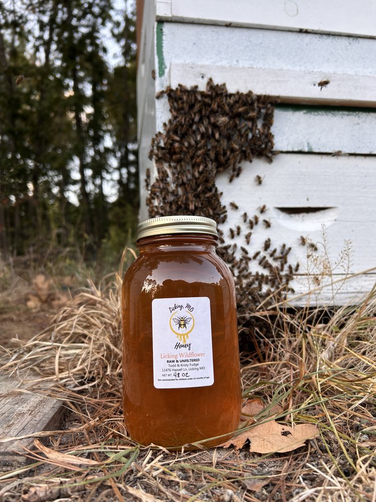 Licking Mo Honey Logo