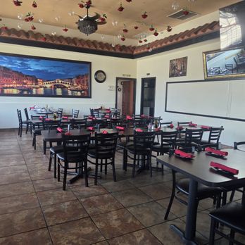 Il Saggio Italian Restaurant - Tables - Italian Near Me - Commerce, California Il Saggio Italian Restaurant - Tables - Italian Near Me - Commerce, California