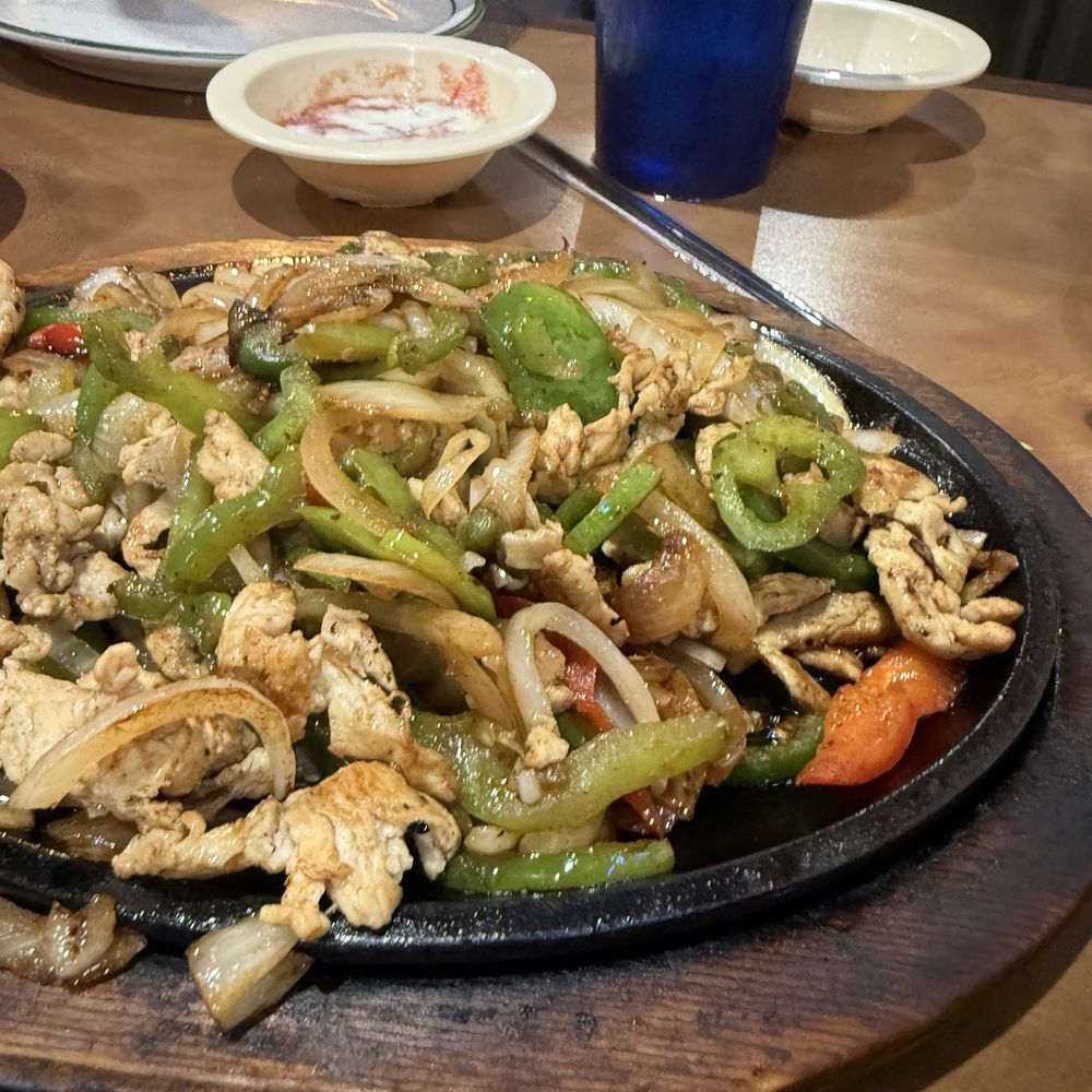 El Zarape de Antonio - The chicken you can see is the total amount of protein. It's like a mound of veggies with a bit of chicken sprinkled in. - Mexican Near Me - Lumberton, North Carolina El Zarape de Antonio - The chicken you can see is the total amount of protein. It's like a mound of veggies with a bit of chicken sprinkled in. - Mexican Near Me - Lumberton, North Carolina