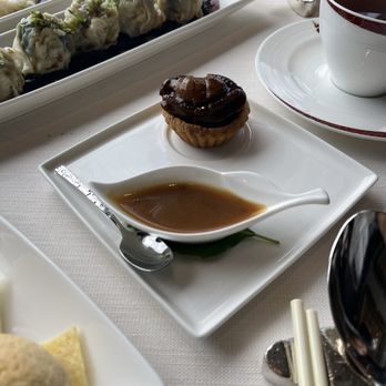 Tin Lung Heen - Cantonese Near Me - Kowloon, HK
