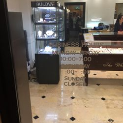 Lux Fine Jewelry - Business hours and entrance to store
