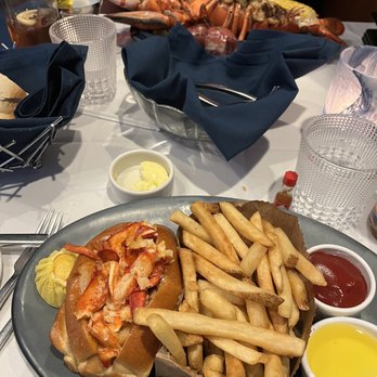Atlantic Fish - Stuffed lobster and lobster roll - Seafood Near Me - Boston, Massachusetts Atlantic Fish - Stuffed lobster and lobster roll - Seafood Near Me - Boston, Massachusetts