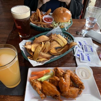 Bronx Drafthouse - Buffalo wings, platanitos, piri piri burger - Beer Bar Near Me - Bronx, New York Bronx Drafthouse - Buffalo wings, platanitos, piri piri burger - Beer Bar Near Me - Bronx, New York