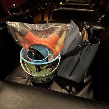 AMC Burbank 16 - Cinema Near Me - Burbank, California