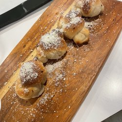 Panzinis Pizza House - Good garlic knots so yummy 10/10