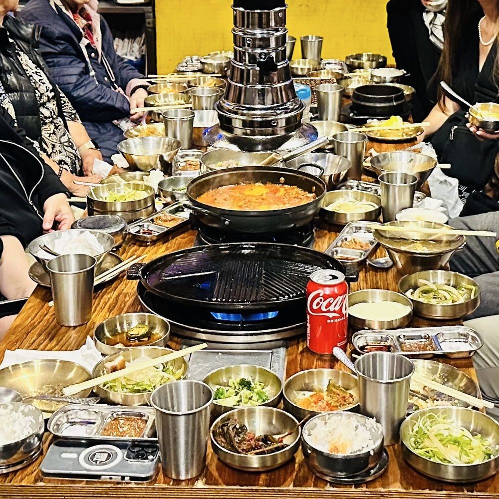 Table of 11 of us with lots of food!!