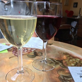 D'vine Wine - Beer, Wine & Spirits Near Me - Manitou Springs, Colorado