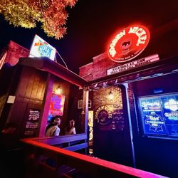 Wooden Nickel Sports Bar & Grill