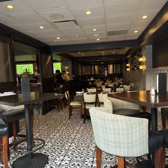 Harleys American Grille - Inside - New American Near Me - Farmingdale, New York